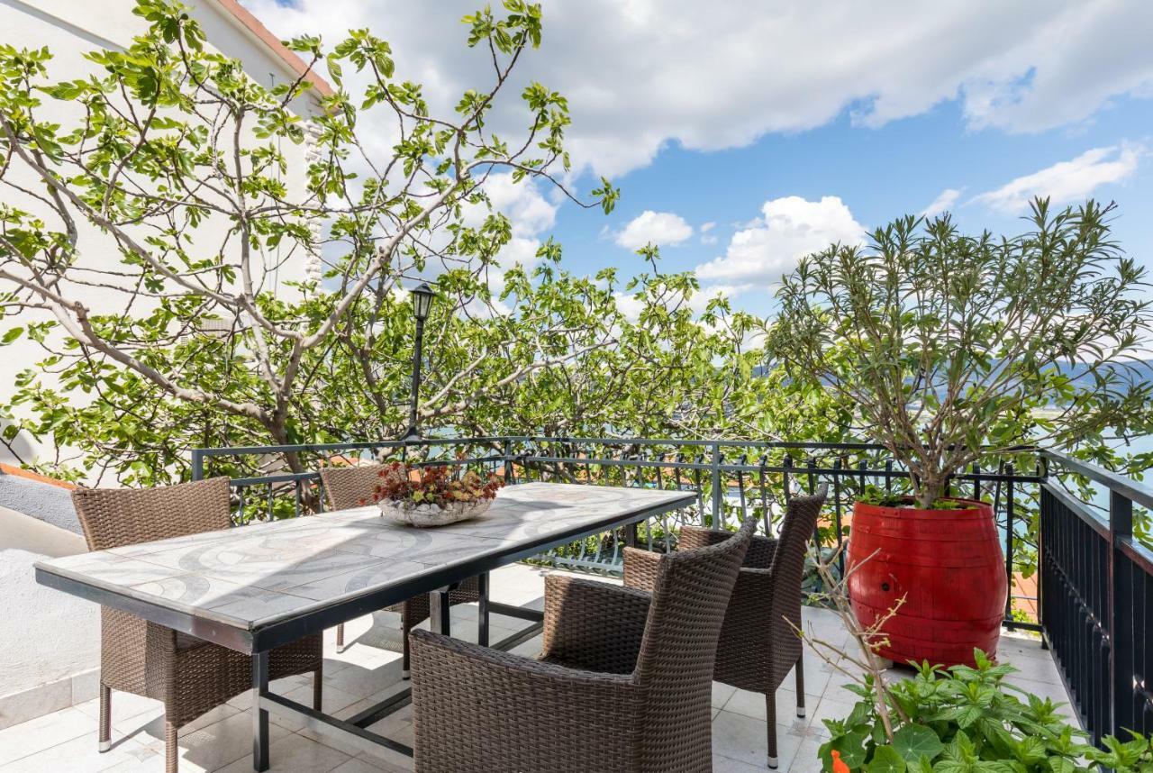 Apartments Rogulj Трогир Екстериор снимка